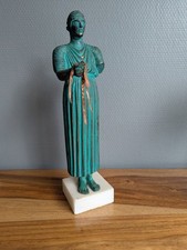 Aurige de Delphes statuette