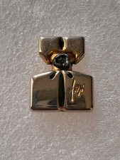 Pin's Fiji Guy Laroche