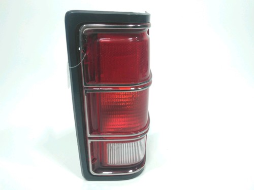 Feu arriere droit dodge b300 - arriere,