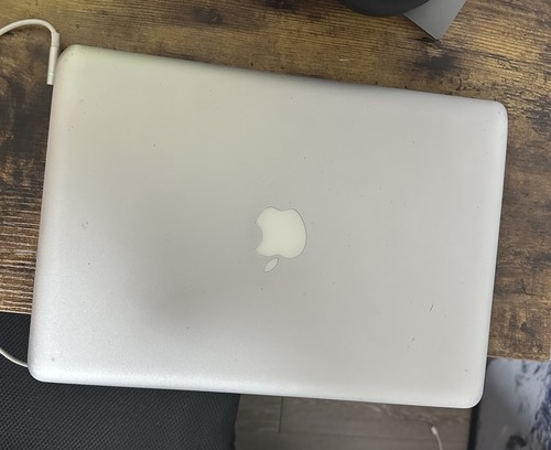 Macbook pro 13in - 13in, (2011)