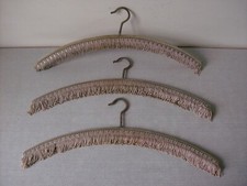 Lot de 3 anciens cintres en