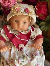 poupon corolle 52 cm annee 2000 en deco etat parfait decoration sur un lit