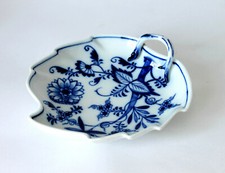 MEISSEN - ANCIENNE COUPELLE PORCELAINE FORME FEUILLE CAMAIEU BLEU FLEUR D'OIGNON