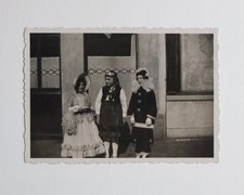 3 enfants déguisés costumes