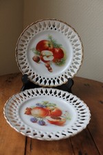 2 assiettes en porcelaine