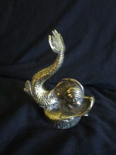 mascotte automobile ou bouchon