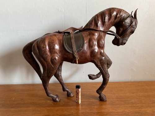 Ancien grand cheval cuire - ancien, en