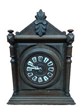 Ancienne pendule murale en bois chiffes romains émaillés sonnerie gong