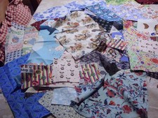 lot de petits coupons de tissu