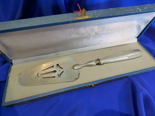 Coffret ancien contenant une