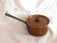 Petite casserole ancienne en