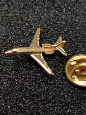 Pin's Pins Pin Enamel 49 Métal DORÉ 3D Avion  Jet "FALCON" 