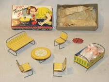 JOUET TOLE CELLULOID VINTAGE TIN TOY MINIATURE DOLL HOUSE FURNITURE SET BABY"S +