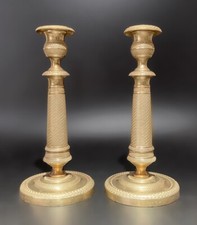 Paire de bougeoirs en bronze