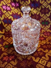 Cristal moulé, pot couvert 
