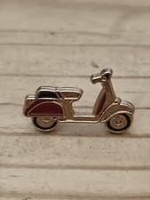 Pin's Pins Pin Enamel 23 Double Attache "VESPA" Rouge 