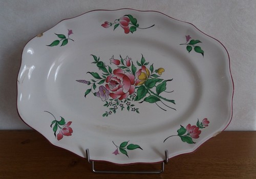 Plat très ancien - , en