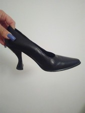 Escarpins noirs cuir, talon bobine.