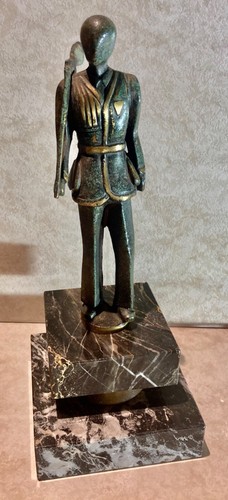Statuette contemporaine en - statuette,  contemporaine