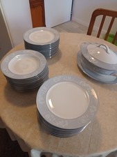 A Vendre Service de Table en porcelaine dure de Limoges Georges Boyer état neuf 