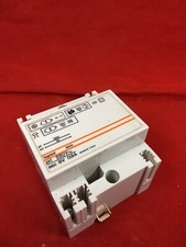Transformateur Sécurité pri 220V Sec 8Volt  LEGRAND 04224