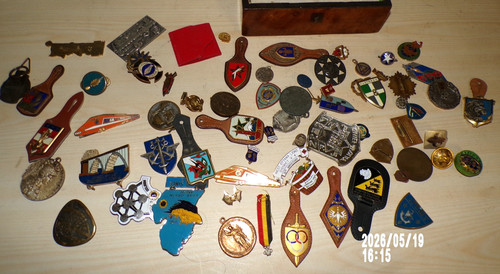 Lot insignes medailles - ,