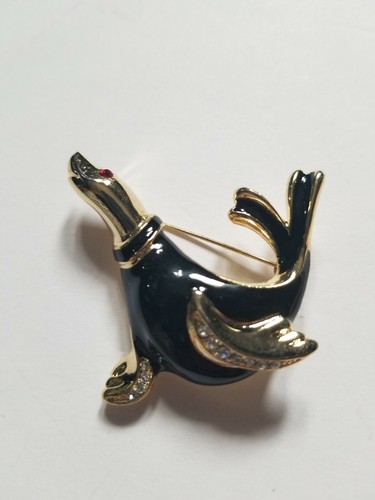 Black and gold seal - black,