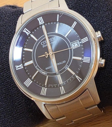 Montre solaire radiocommandée