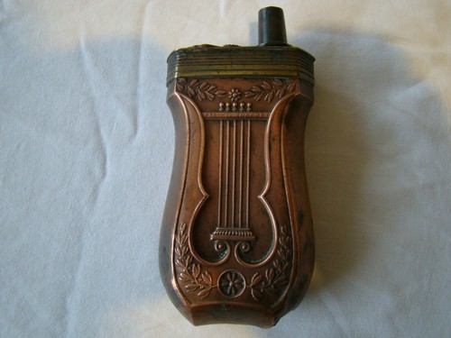 Poudrière ancienne cuivre - poudrière, en