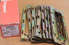LOT 12 x LEGRAND 74806 SUPPORT MURAL encadrement METAL prise interrupteur MOSAIC