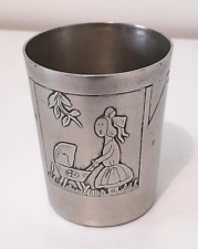 ancienne timbale en métal argenté la bretonne poussant un landeau poinçons