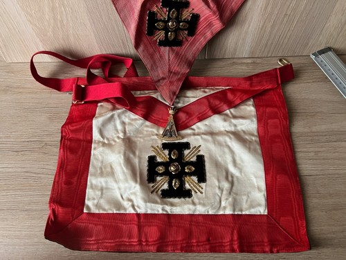 Ensemble tablier sautoir - tablier, bijou