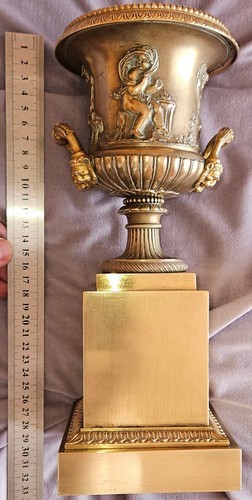 Vase medicis style