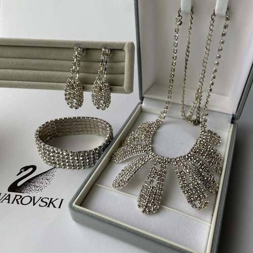 Ensemble boucles oreilles et - boucles, d'oreilles