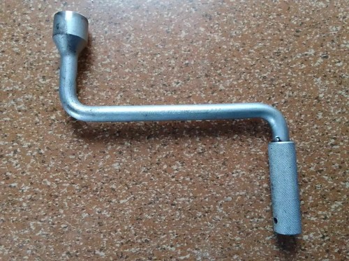 Hazet 772 hubcap puller tire
