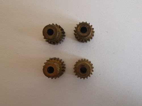 Meccano lot pignons 19 - de,