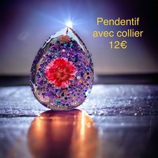 pendentif en resine epoxy avec collier 