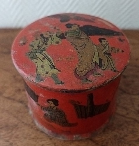 Ancienne jolie boîte - , à