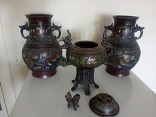 BRONZE JAPAN - Paire VASE + BRÛLE PARFUM anse chimère chien Fô - polychromes
