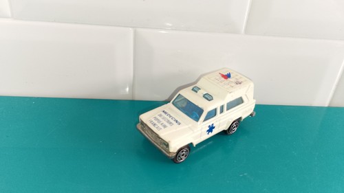 2004251 voiture majorette - voiture,