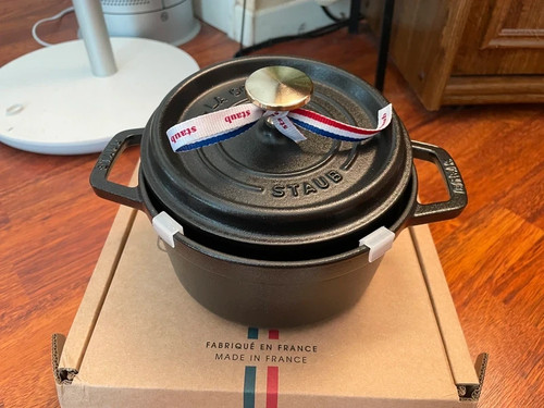 Neuf cocotte ronde - [neuf], en