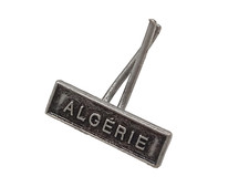 C6C/07/2025 (REF26063) Mini barrette Algérie placard FRENCH MEDAL order