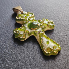 Croix signée Sazerat Limoges émaux vert manque émail pendentif religieux stylisé