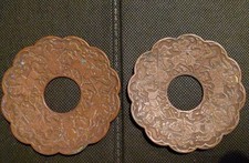 BOBÈCHE EN BRONZE? BOUGEOIR - CHANDELIER à décor de chevaliers Médiéval Laiton?