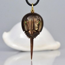 Pendentif De Limule En Nacre