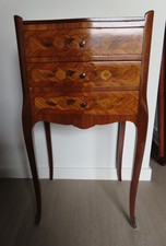 Chevet style Louis XV en marqueterie de bois de rose