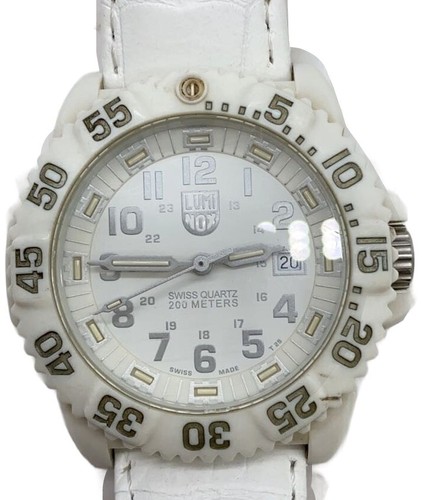 Montre quartz suisse - à,