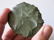 Racloir préhistorique jaspe vert Sahara central 55 mm