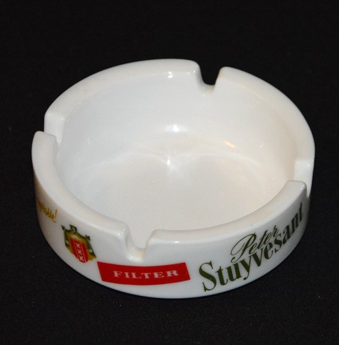 Ancien cendrier objet