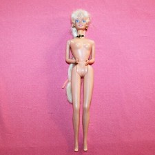 Poupée Barbie nue + bague +